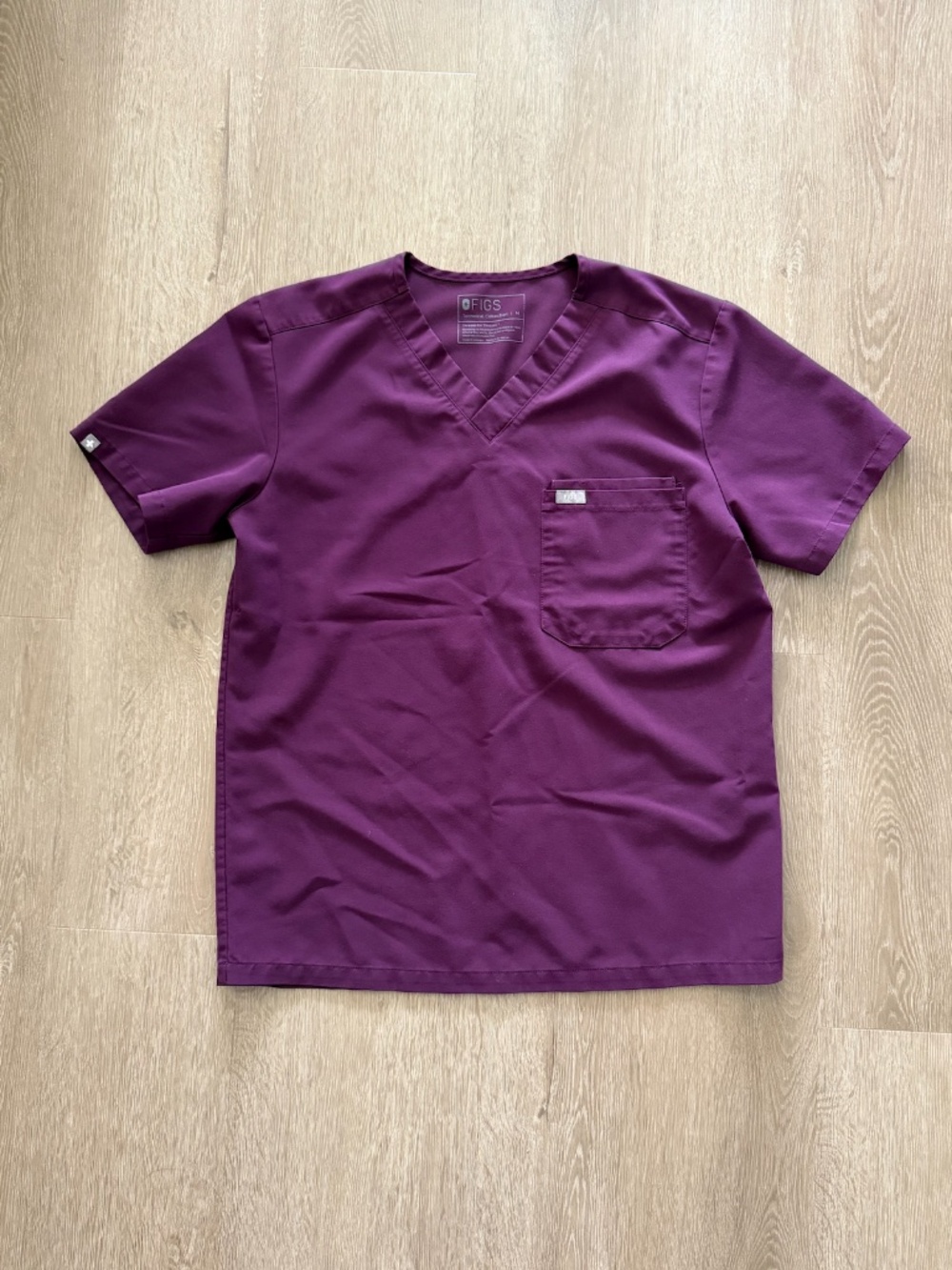 Figs Men’s Leon Three-Pocket Scrub Top in Deep Purple, M